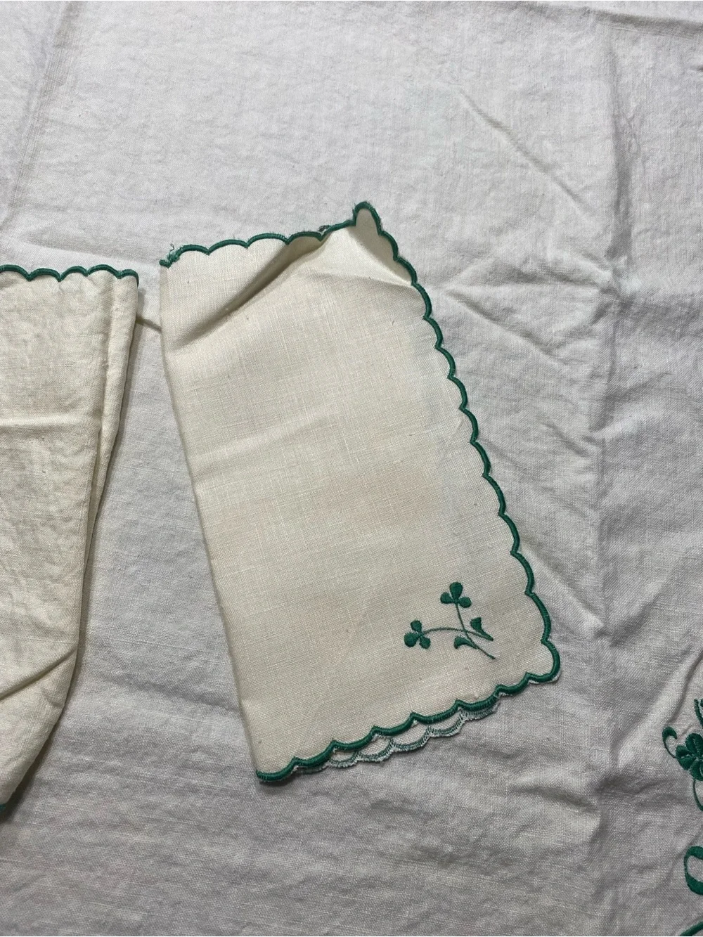 Vintage Irish Green Embroidered Tablecloth Set 48” Square 4 Napkins